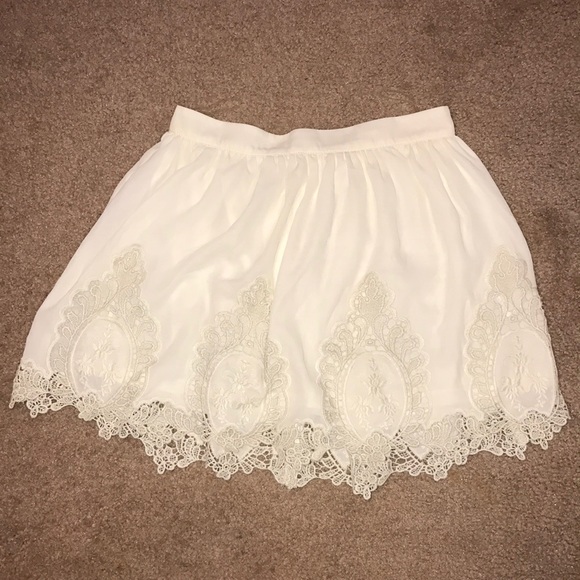 Tobi Dresses & Skirts - Tobi white lace skirt SALE SALE